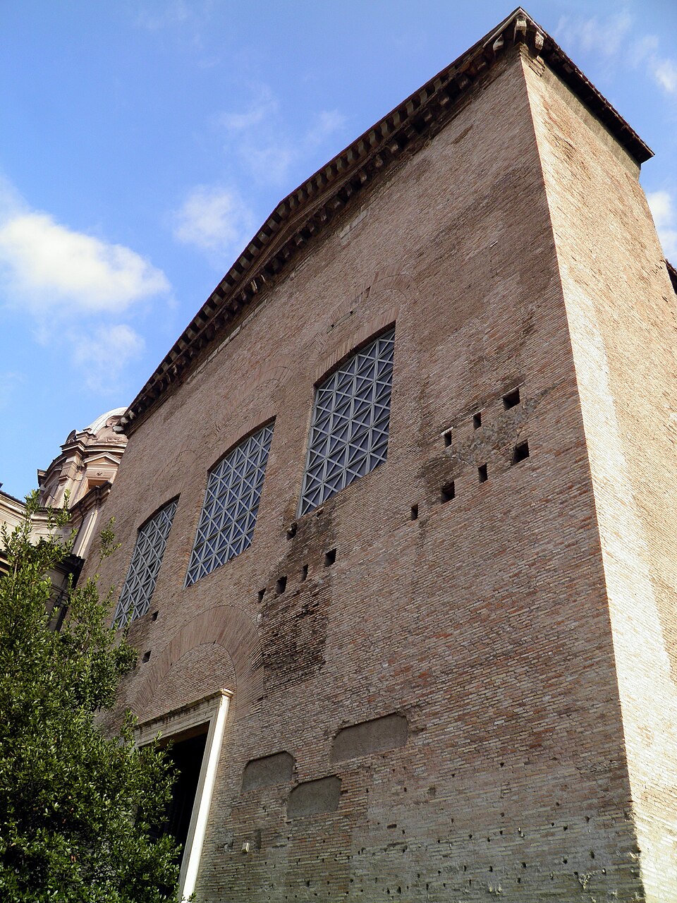 Здание Curia Julia, сенатского дома на Римском форуме