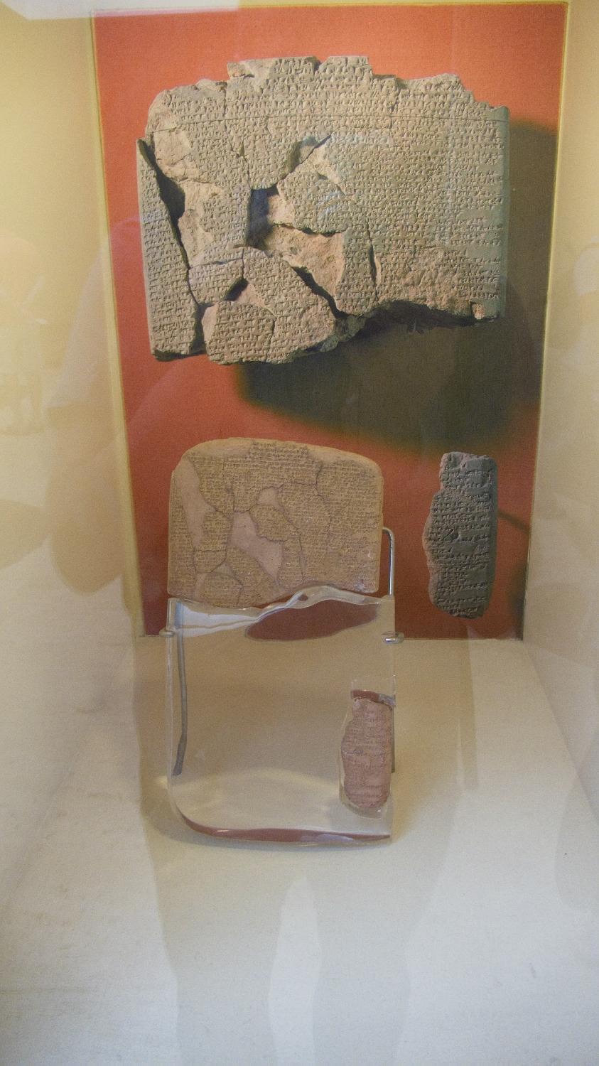 Клинописная табличка или музейная копия египетско-хеттского мирного договора