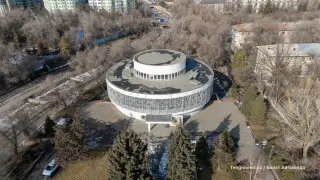 Дворец бракосочетания в Алматы с цилиндрическими объёмами