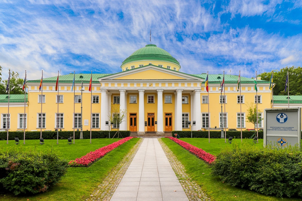Таврический дворец — классицизм, Старов